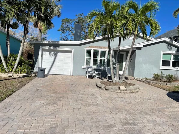 111 5th St, Belleair Beach, FL 33786