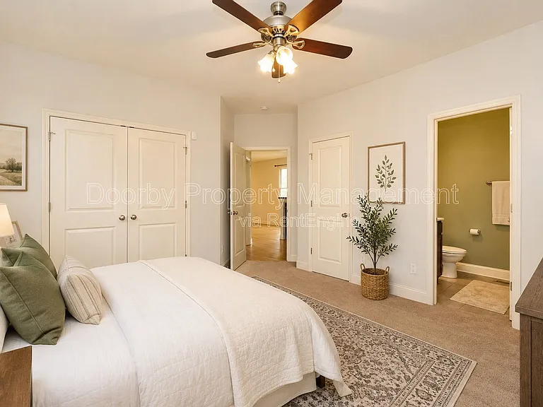 226 N Hickory St — Photo 5