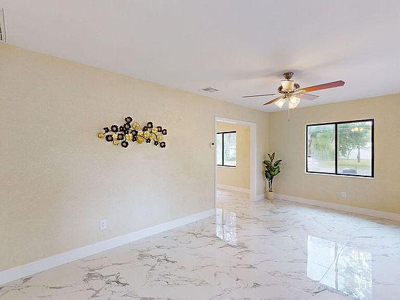 3rd image of 1515 Lake Dr