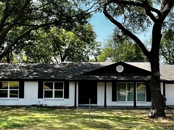 8117 Rush St, Benbrook, TX 76116