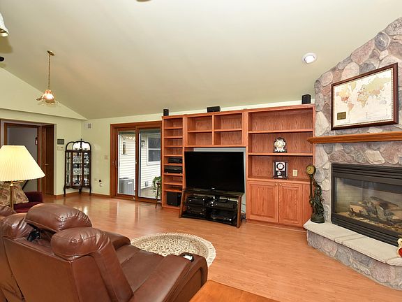 2nd image of 3320 E Woodview Ave