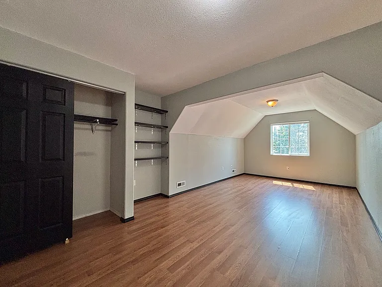 905 E Spence St — Photo 20