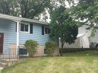 5008 Westwood Dr, McHenry, IL 60051