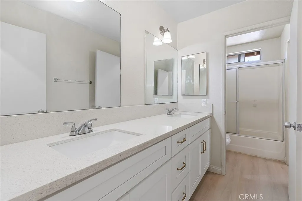 3 bed, 1200 sqft, $3,095 — Photo 3