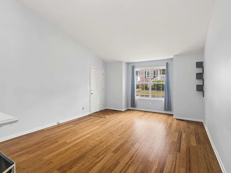 135 Pepper Ridge Cir — Photo 32