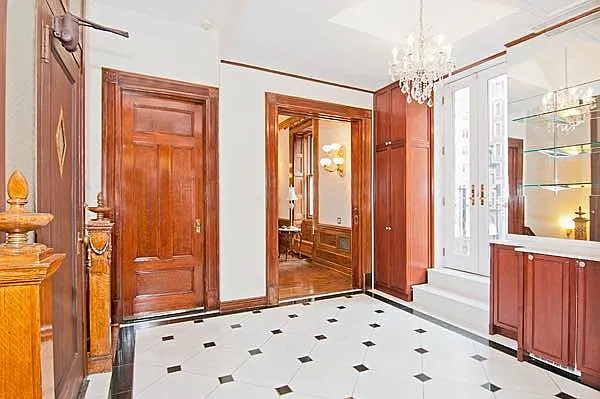 21 East 84th Street — Photo 2