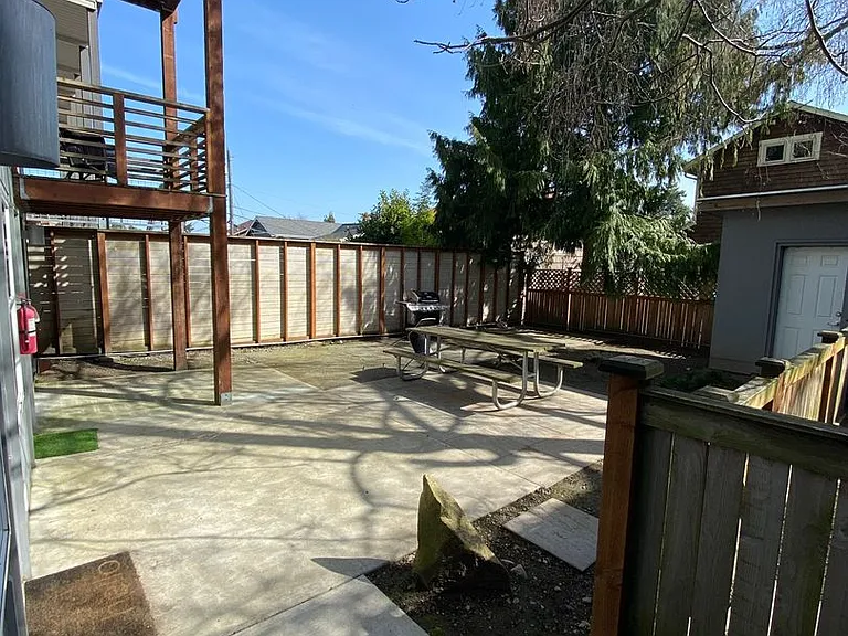 6408 Phinney - Located at the top of Phinney Ridge — Photo 34