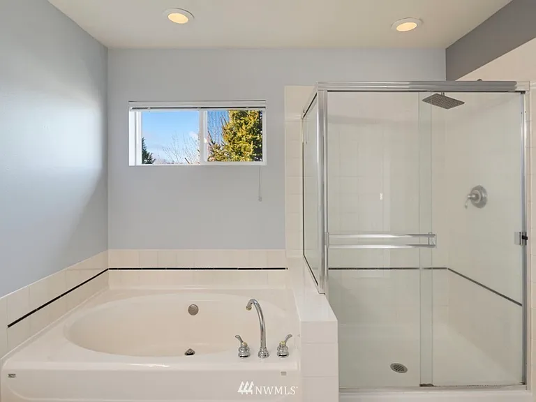 725 239th Ln SE — Photo 6