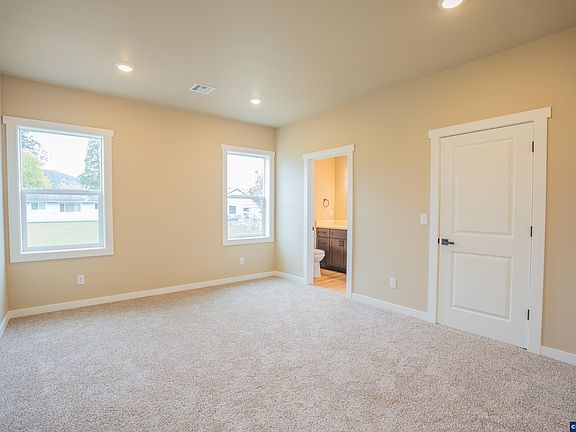 5th image of 4537 Live Oak St