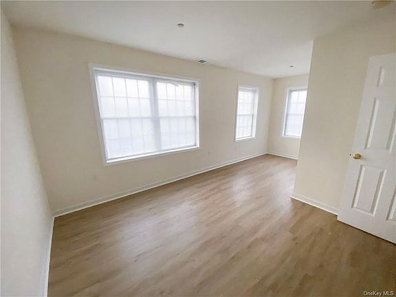 5th image of 510 Westchester Ave #9B