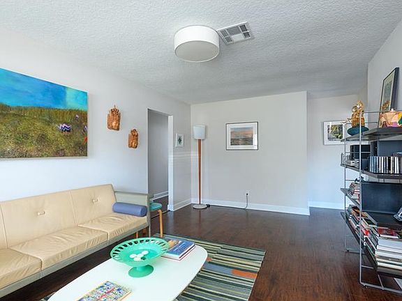 3rd image of 4303 W Barcelona St
