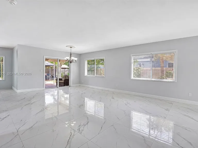 14102 SW 167th Ter — Photo 10