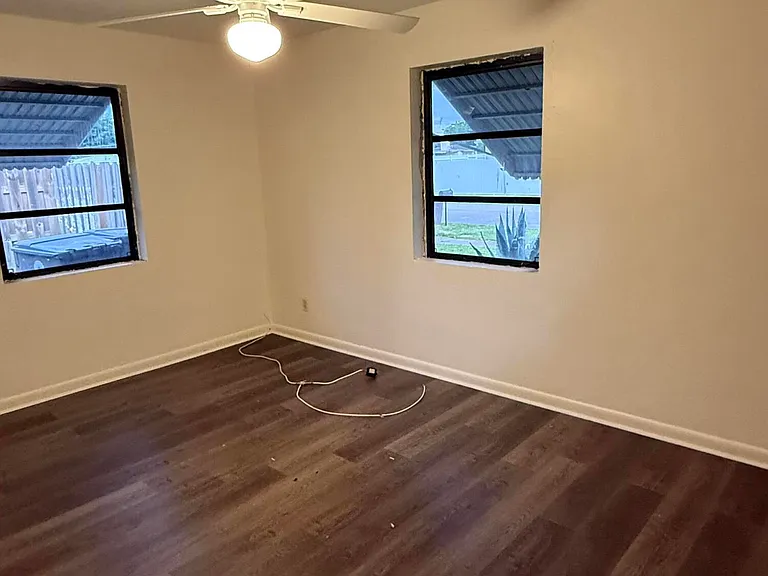 817 Elm Rd — Photo 10