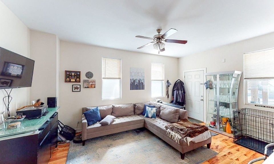 1st image of 1821 W Augusta Blvd APT 1R