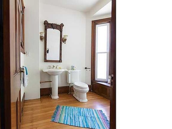 4th image of 282 Lexington Ave