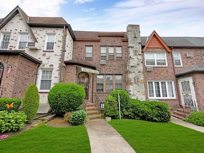 64-66 82nd Pl, Middle Village, NY, 11379