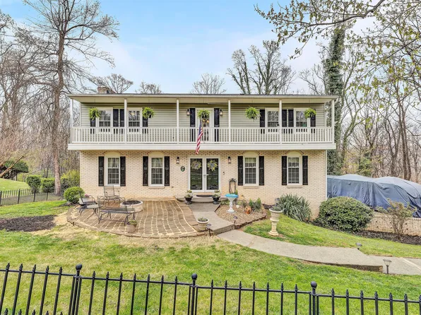 1005 Chestnut Mountain Dr, Vinton, VA 24179