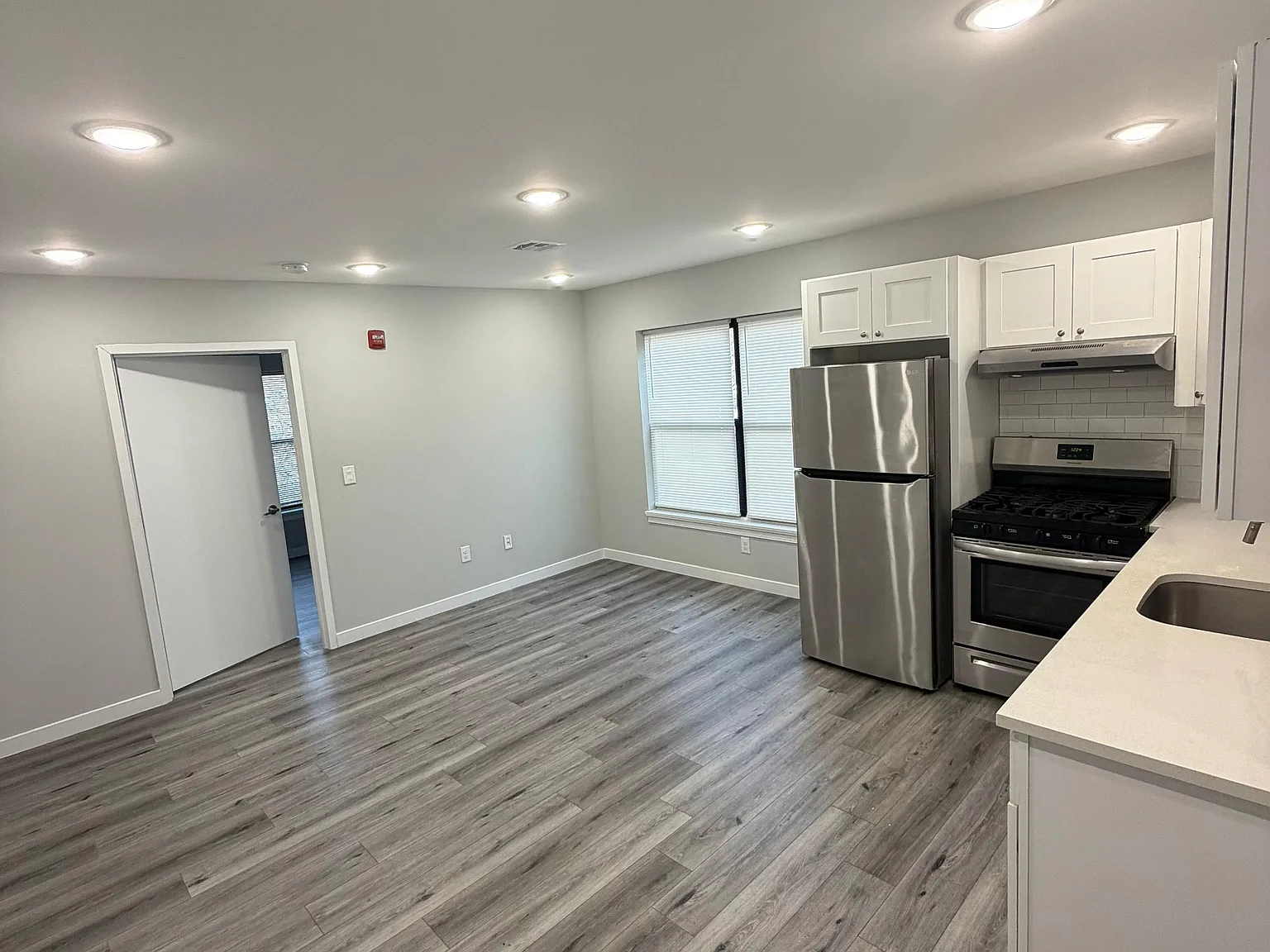 1 bed, 650 sqft, $1,800 — Photo 3