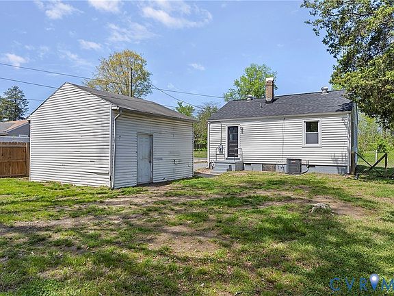 4th image of 2700 Berry Rd