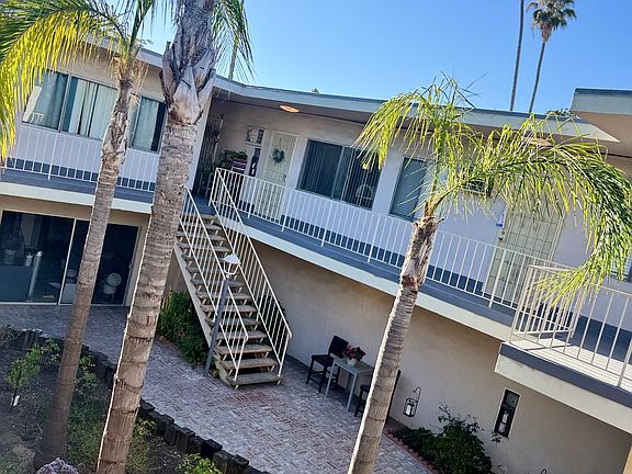 4th image of 1729 N Kingsley Dr #205