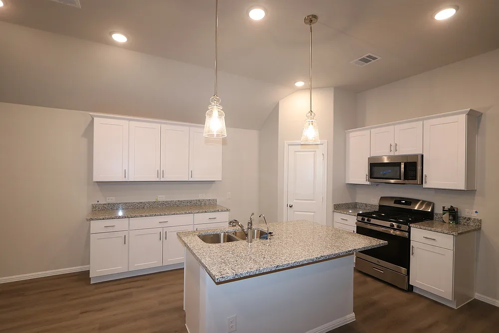 4 bed, 1810 sqft, $2,400 — Photo 4
