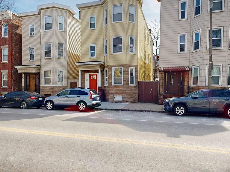 205 Chelsea St #3 — Photo 33