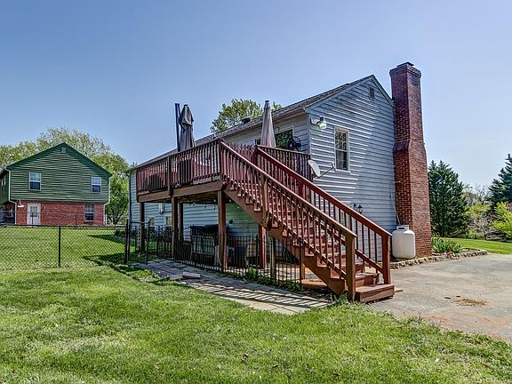 3rd image of 109 McIntosh Dr