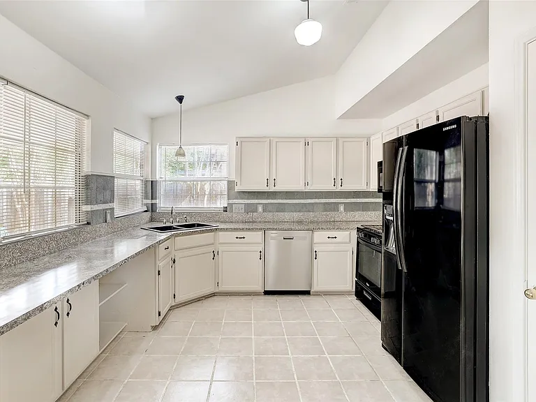 16304 Kicking Bird Dr — Photo 7