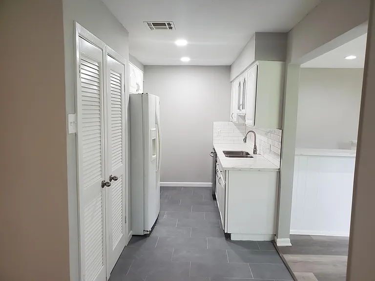 10940 Rack St — Photo 2
