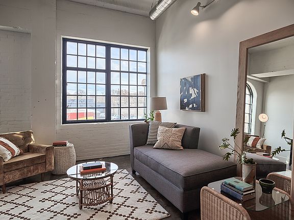 4th image of 4901 Pernod Ave
