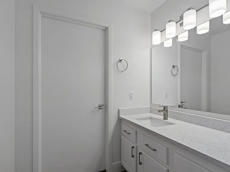 The Franklyn Apartments — Photo 18