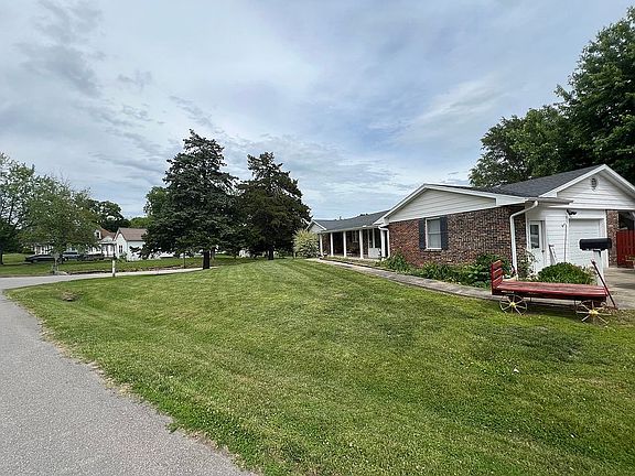 2nd image of 701 S Le Fevre Ave