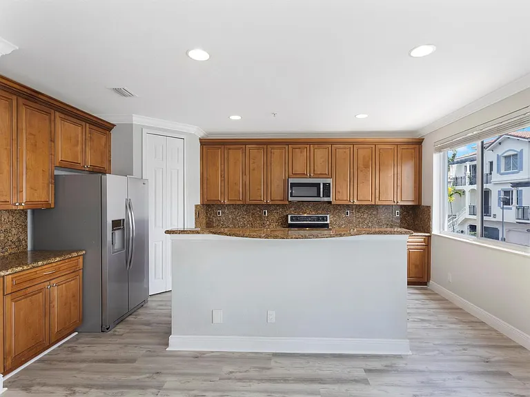 3028 Waterside Cir — Photo 17