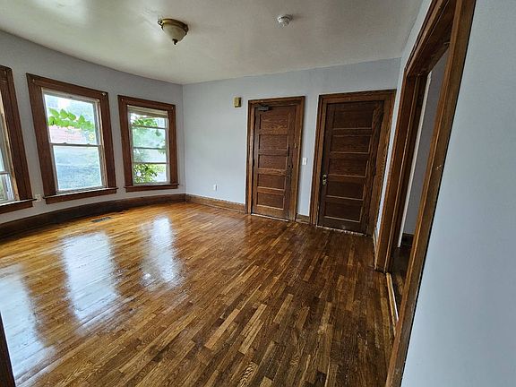 4th image of 421 Main St 1-floor 1