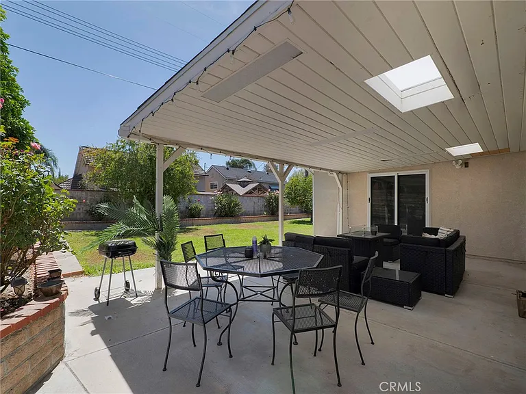 10018 Cozycroft Ave — Photo 30