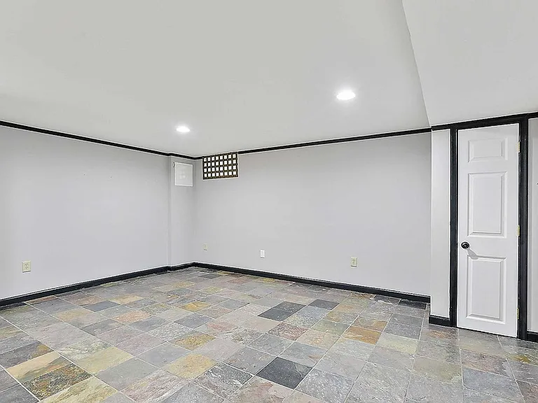 7008 Sherwood Rd #36 — Photo 32