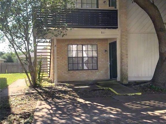3rd image of 810 Navarro Dr #A-d