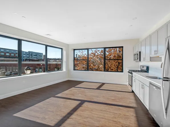 18 New Derby St #205, Salem, MA 01970