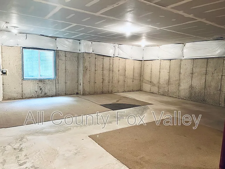 1844 Crenshaw Cir — Photo 32