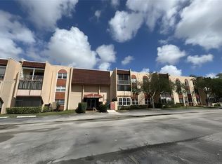 Oakbrook Iv V Vi Vii Cond, North Lauderdale, FL 33068