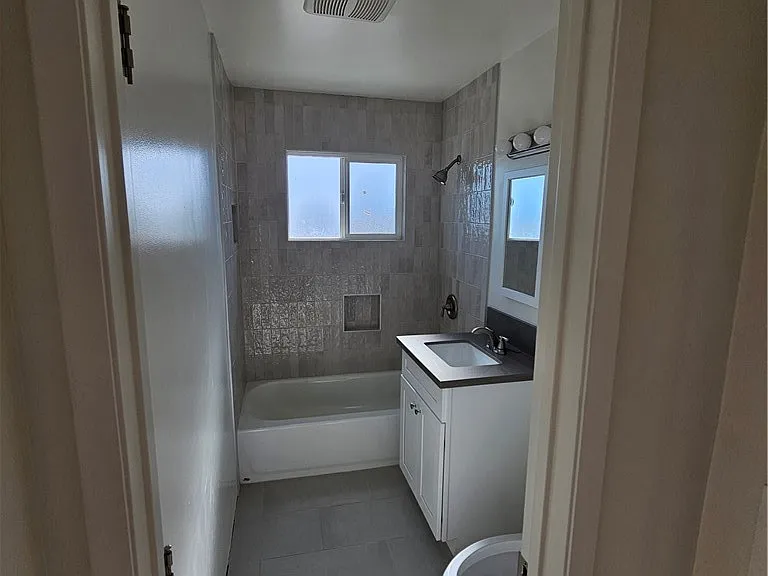 554 E Hurst St #2 — Photo 3