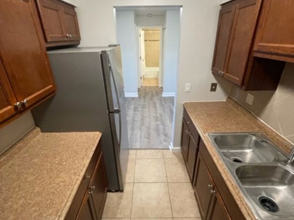 932 W Rollins Rd APT B, Round Lake, IL 60073