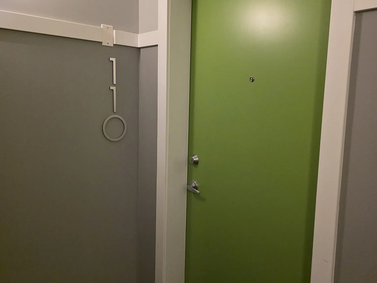 2 bed, 880 sqft, $1,900 — Photo 2