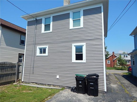 2nd image of 366 W Hazeltine Ave