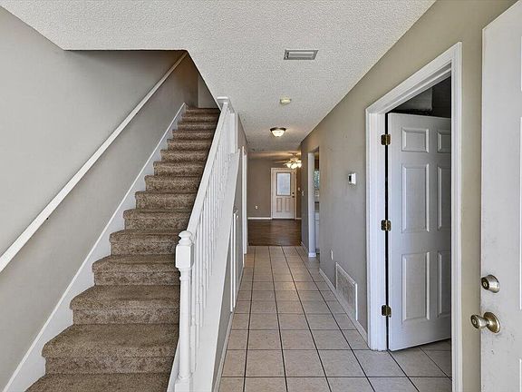 4th image of 964 Scenic Oak Ln