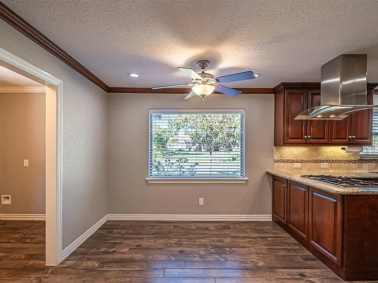 17615 Swansbury Dr — Photo 21