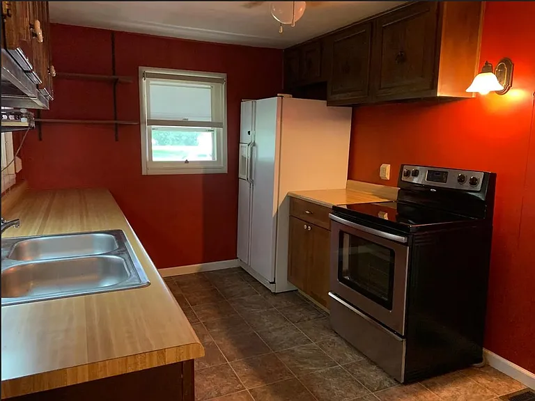 1619 Oakland St — Photo 7