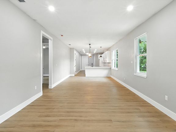 4th image of 7002 N 19th St