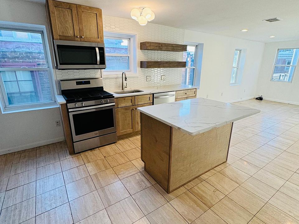 1st image of 2403 Fairmount Ave #3