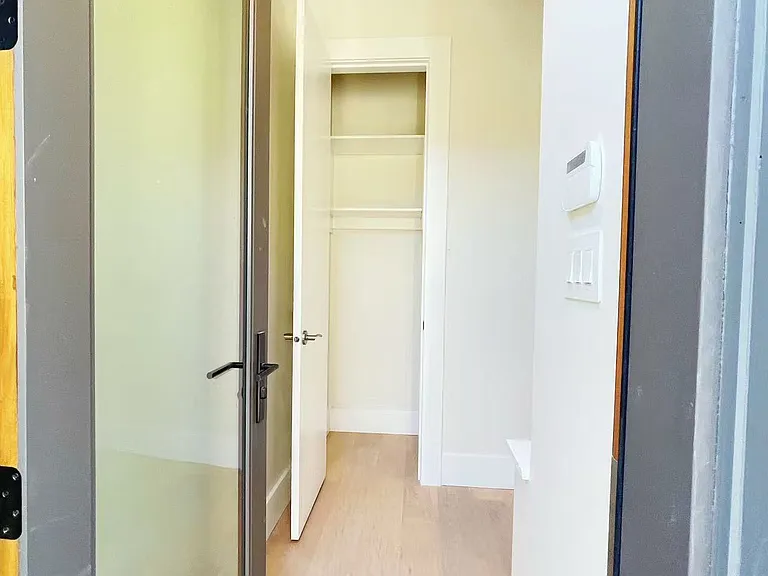2320 Queens Ave — Photo 20